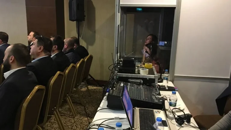 Simultane Tercüme Sistemleri İle Hibrit Video Konferans Kurgusunun Karşılaştırması